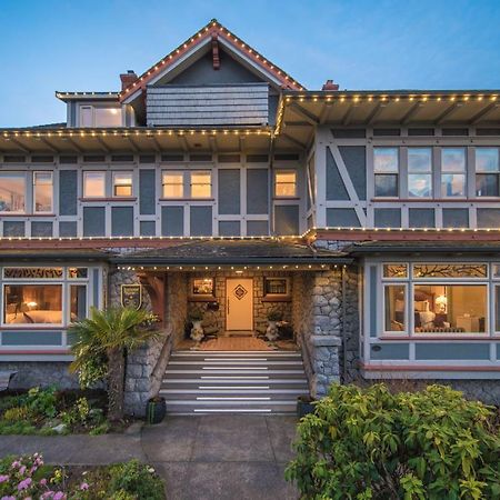 Dashwood Manor Seaside Bed & Breakfast ビクトリア エクステリア 写真