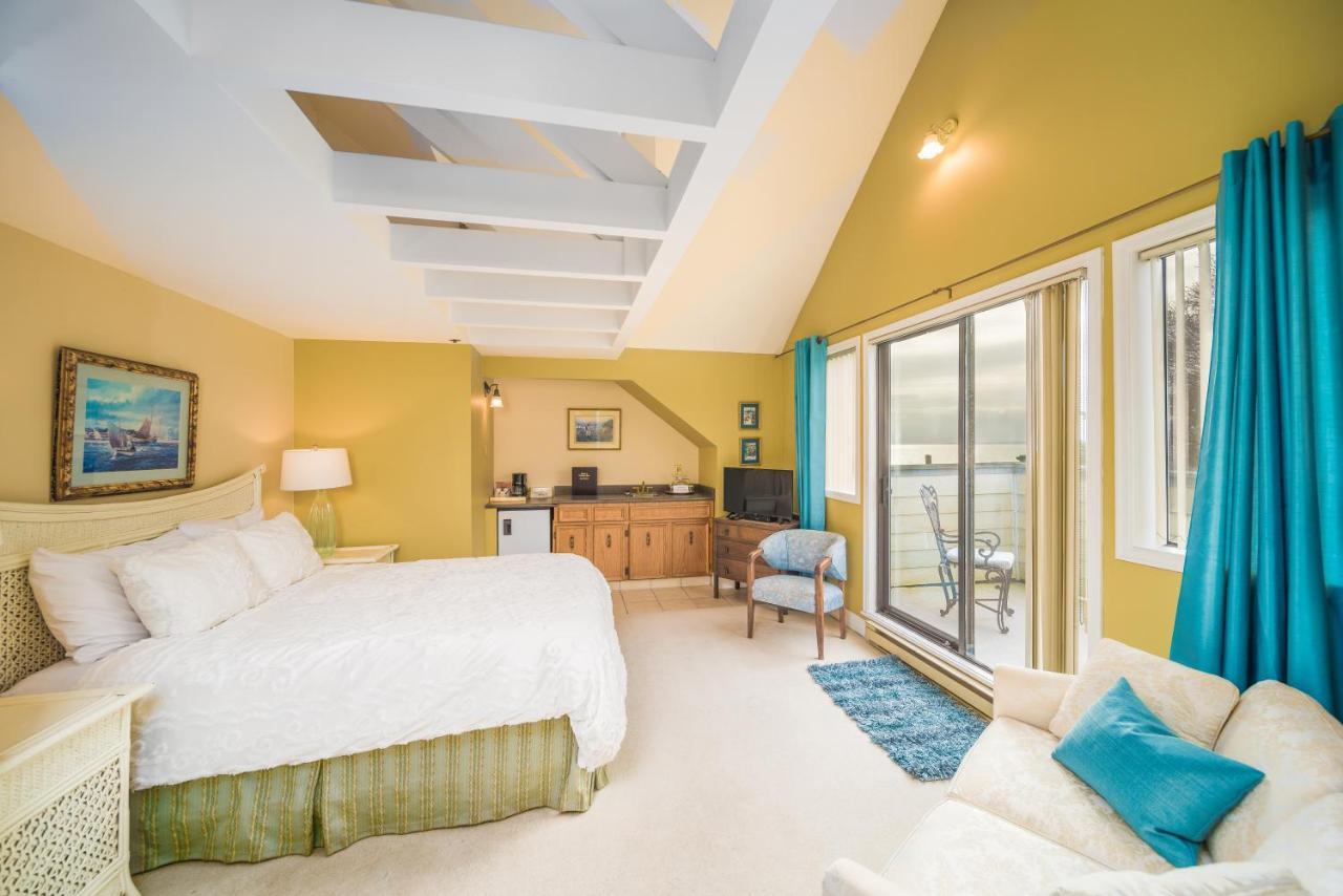 Dashwood Manor Seaside Bed & Breakfast ビクトリア エクステリア 写真