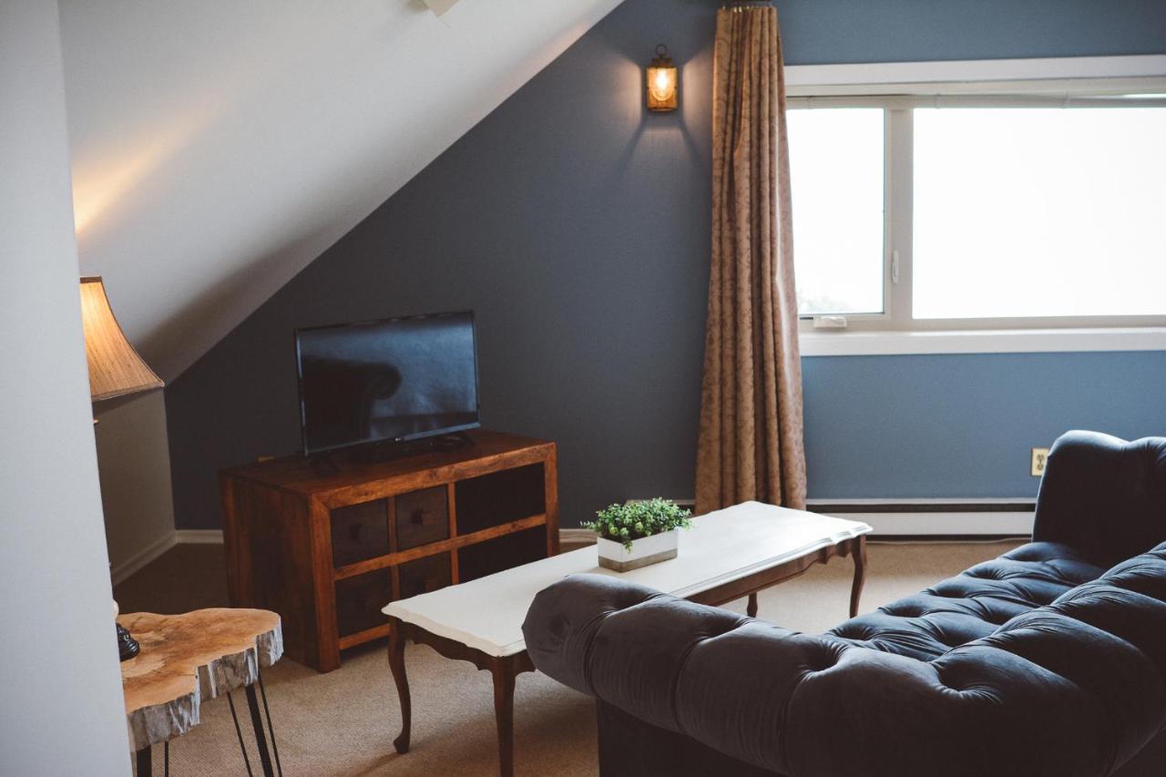 Dashwood Manor Seaside Bed & Breakfast ビクトリア エクステリア 写真