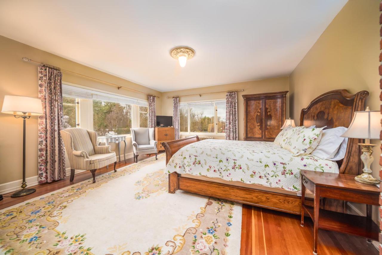 Dashwood Manor Seaside Bed & Breakfast ビクトリア エクステリア 写真