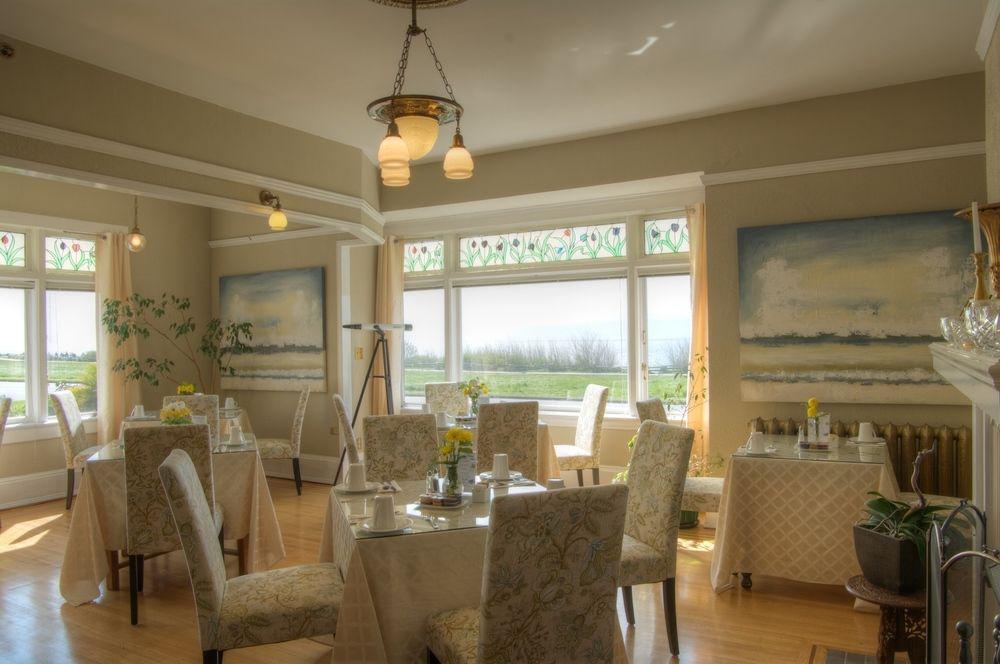 Dashwood Manor Seaside Bed & Breakfast ビクトリア エクステリア 写真