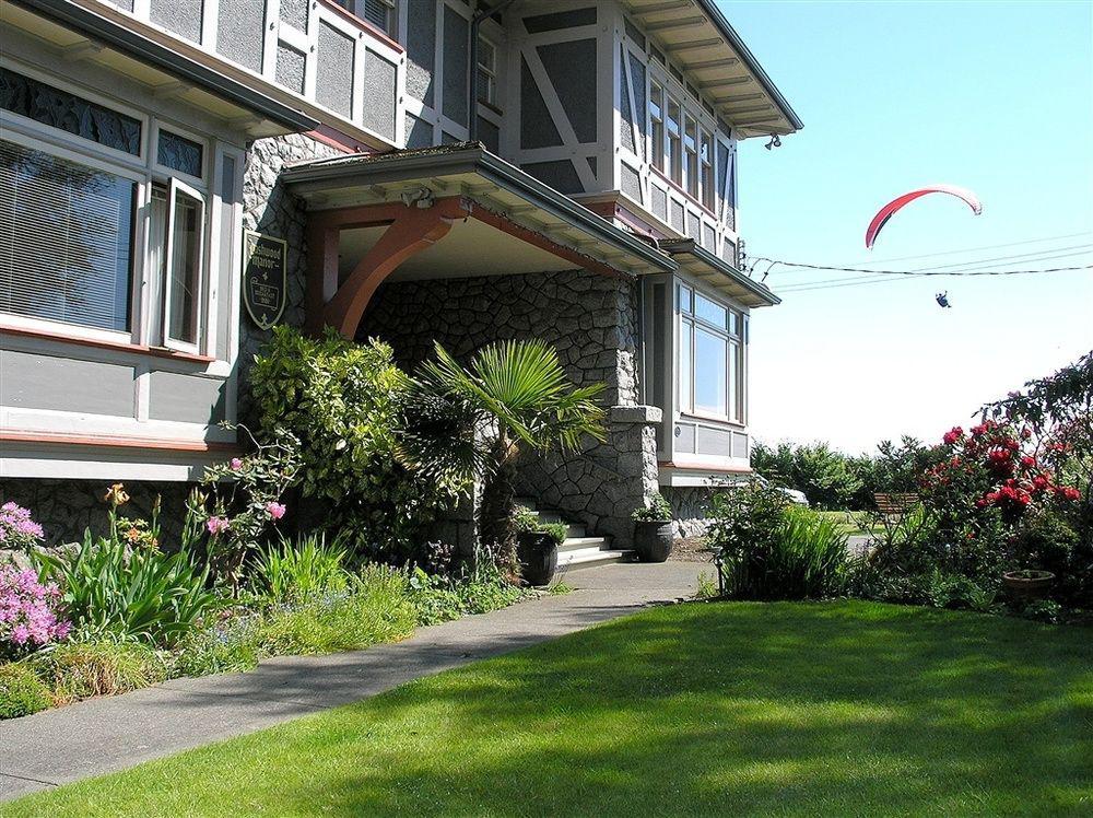 Dashwood Manor Seaside Bed & Breakfast ビクトリア エクステリア 写真