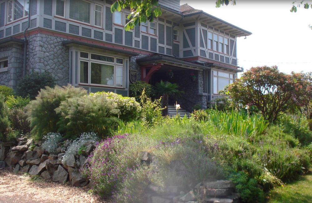 Dashwood Manor Seaside Bed & Breakfast ビクトリア エクステリア 写真