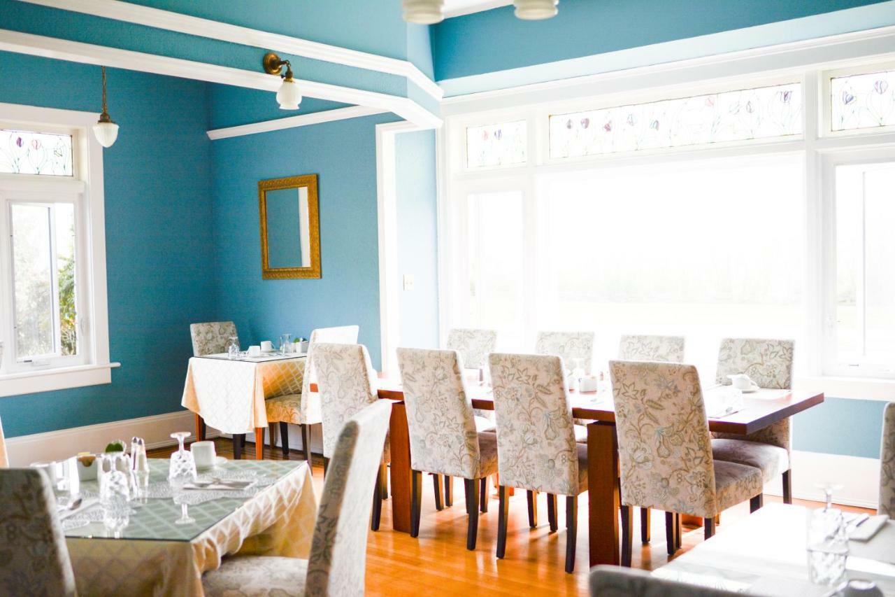 Dashwood Manor Seaside Bed & Breakfast ビクトリア エクステリア 写真