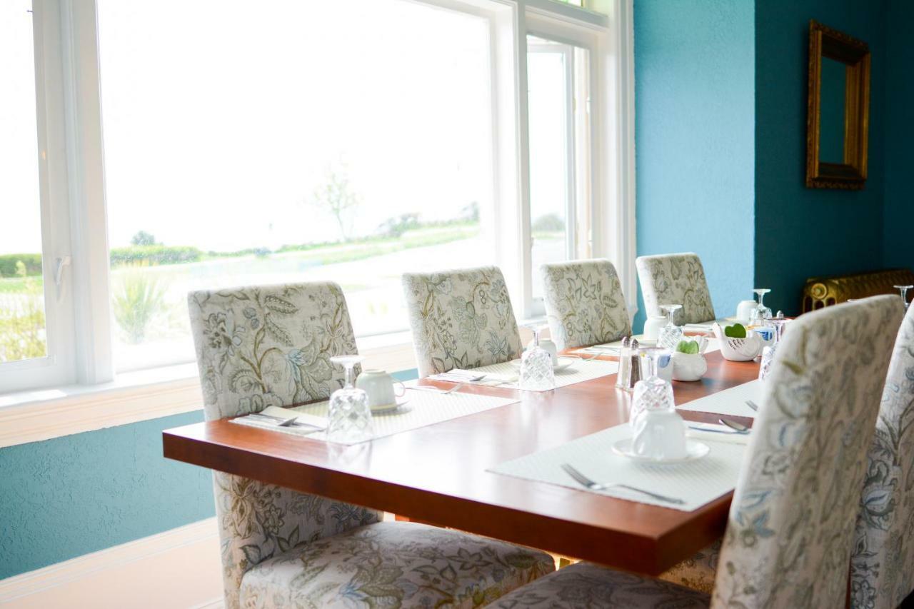 Dashwood Manor Seaside Bed & Breakfast ビクトリア エクステリア 写真