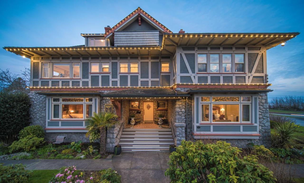 Dashwood Manor Seaside Bed & Breakfast ビクトリア エクステリア 写真